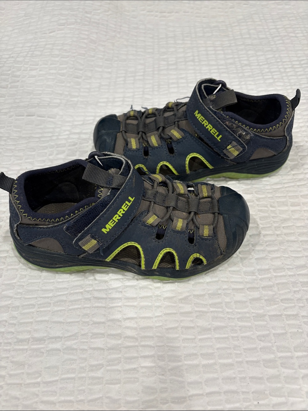 Merrell Kids Navy and Lime Outdoor Closed-Toe Sandals
Size 11
